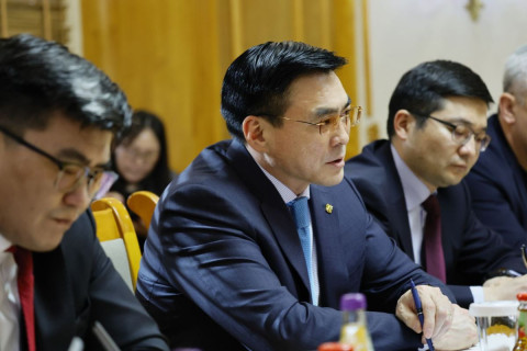 С.АМАРСАЙХАН: “ХУУЛЬЧ, ӨМГӨӨЛӨГЧДИЙН ӨМНӨ ТУЛГАМДСАН АСУУДЛУУДЫГ ШИЙДВЭРЛЭХЭД АНХААРЧ АЖИЛЛАНА”