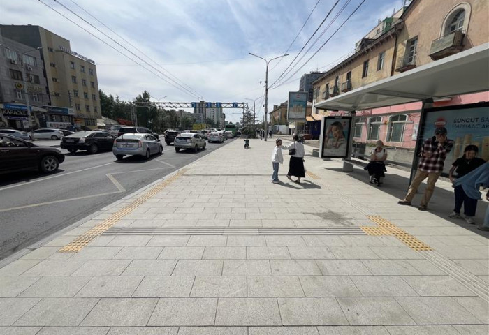 Нийслэлийн таван байршилд явган хүний зам шинэчлэх ажил үргэлжилж байна