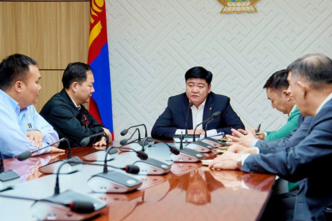 “ТУУЛЫН ХУРДЫН ЗАМ” ТӨСӨЛТЭЙ ХОЛБОГДУУЛАН ГУРВАН ТАЛТ УУЛЗАЛТ ХИЙЛЭЭ