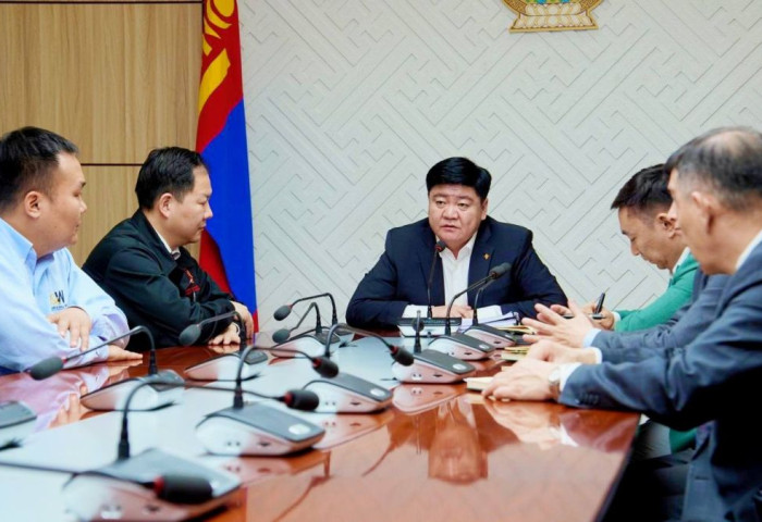 “ТУУЛЫН ХУРДЫН ЗАМ” ТӨСӨЛТЭЙ ХОЛБОГДУУЛАН ГУРВАН ТАЛТ УУЛЗАЛТ ХИЙЛЭЭ