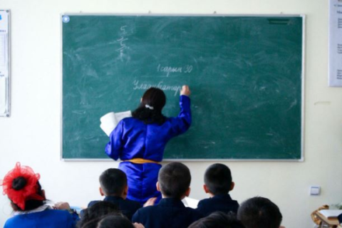 Багш, ажилчдын үндсэн цалинг 50 хувиар нэмэгдүүлж, нэмэгдэл, нэмэгдэл хөлсийг үндсэн цалингаас тооцож олгохоор боллоо