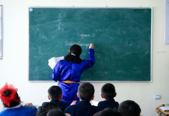 Багш, ажилчдын үндсэн цалинг 50 хувиар нэмэгдүүлж, нэмэгдэл, нэмэгдэл хөлсийг үндсэн цалингаас тооцож олгохоор боллоо