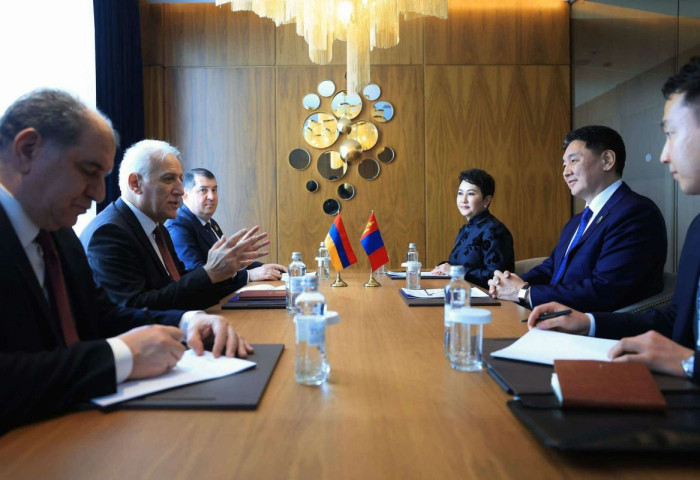 Ерөнхийлөгч У.Хүрэлсүх Армени Улсын Ерөнхийлөгч Ваган Хачатурянтай уулзлаа