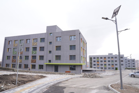 “Баянхошуу хот орон сууцжуулах” төслийн 462 айлын орон сууцны барилгын ажил 70 хувьтай байна