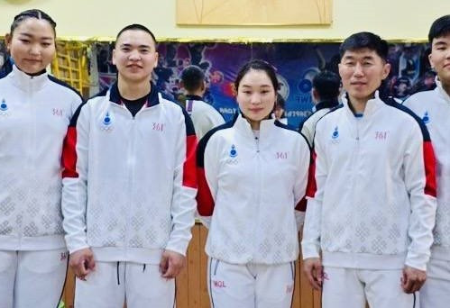 Хүндийг өргөлтийн тамирчид ААШТ-д оролцохоор Энэтхэгийг зорилоо