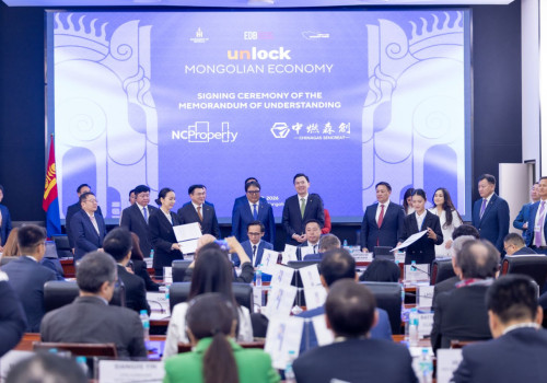 “UNLOCK THE MONGOLIAN ECONOMY” ХУРАЛДААНЫ ҮЕЭР 545 САЯ АМ.ДОЛЛАРЫН ХӨРӨНГӨ ОРУУЛАЛТЫН ГЭРЭЭ, САНАМЖ БИЧГҮҮДЭД ГАРЫН ҮСЭГ ЗУРАВ
