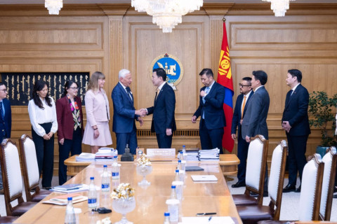 ОЮУТОЛГОЙН ХЭЛЭЛЦЭЭРИЙГ МОНГОЛД АШИГТАЙ ХУВИЛБАРААР ТОХИРОЛЦЛОО