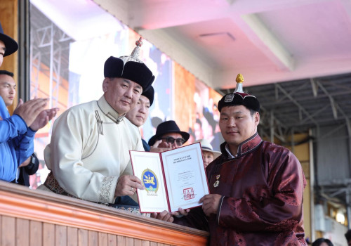 Монгол Улсын харцага цолны болзол хангасан бөхчүүдэд цол олголоо