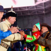 Монгол Улсын Ерөнхийлөгч хурдан морины унаач хүүхдүүдэд баяр хүргэж бэлэг гардуулав