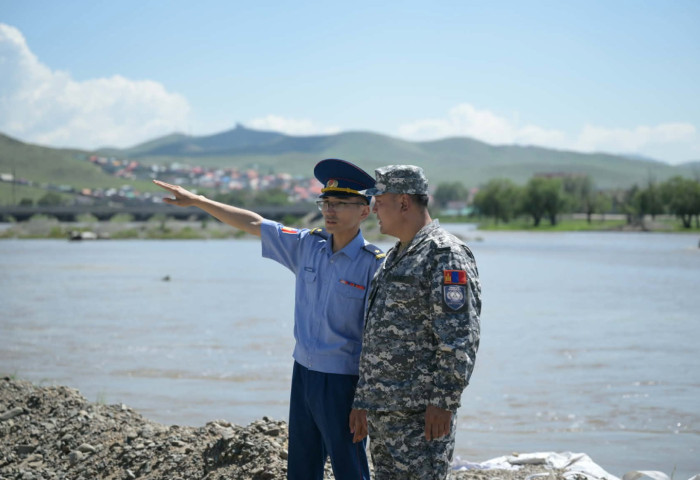 Нийслэлийн Засаг дарга бөгөөд Улаанбаатар хотын Захирагч Б.Пүрэвдагва ХУД-ийн 12,13, 14-р хорооны үер, усны эрсдэлтэй цэгүүдэд ажиллалаа