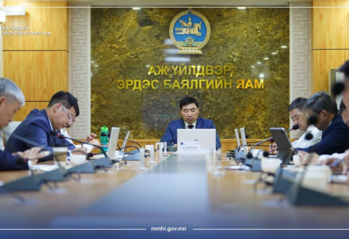 Газрын тосны эрэл, хайгуулын ажилд саад болж буй асуудалд АМГТГ анхаарал хандуулна