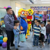 “Зорчигч тээвэр дөрөв” ОНӨААТҮГ ажилчдынхаа нэгдүгээр ангид элсэн орох 36 хүүхдэд дүрэмт хувцас авах эрхийн бичиг гардууллаа