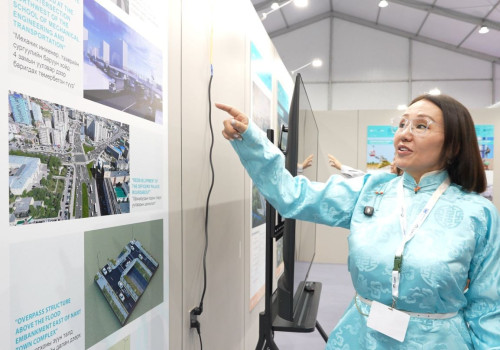 COP17 хурлын Ногоон бүсэд Улаанбаатар хот хөгжлийн төслүүдээ танилцуулж байна