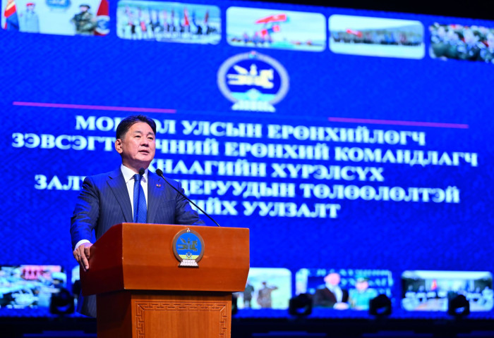 Ерөнхийлөгч У.Хүрэлсүх төрийн цэргийн болон хууль сахиулах байгууллагын залуу офицеруудтай уулзлаа
