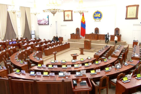 Тангараг өргөсөн гишүүдрүүгээ мессэж бичиж танхимд нь урьж суулгая...
