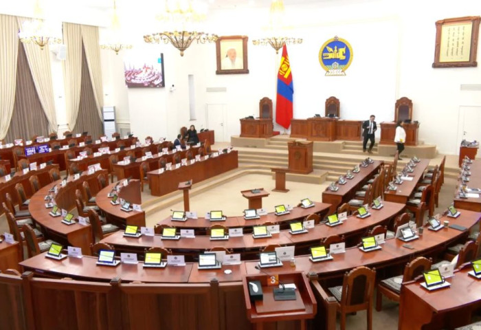 Тангараг өргөсөн гишүүдрүүгээ мессэж бичиж танхимд нь урьж суулгая...