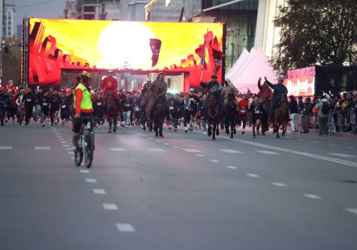 “Night Marathon Ulaanbaatar 2026” олон улсын шөнийн гүйлтэд 9 мянга орчим хүн оролцож байна