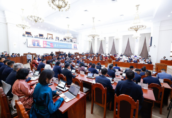 УИХ-ын гишүүд Монгол Улсын 2027 оны төсвийн тухай хуулийн төслийн талаарх хэлэлцүүлгийг тойрогтоо өрнүүлж байна