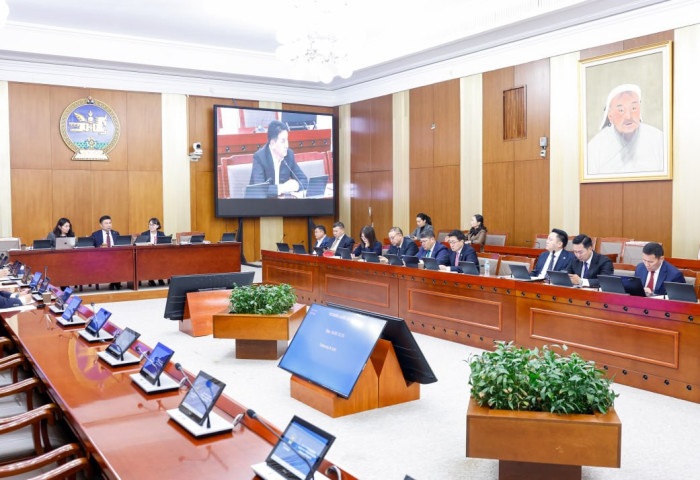 ТБХ:Монгол Улсын 2026 оны төсвийн тухай хуульд өөрчлөлт оруулах тухай хуулийн төсөлтэй хамт өргөн мэдүүлсэн хууль, тогтоолын төслүүдийн анхны хэлэлцүүлгийг хийлээ