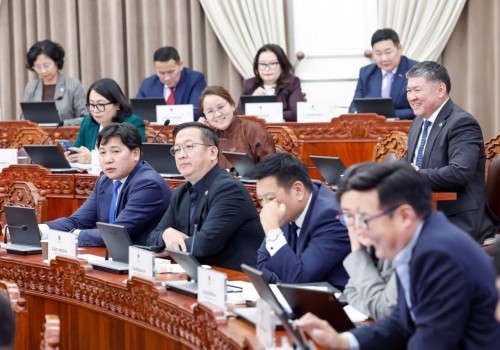 Төсвийн тодотголын төсөлтэй хамт өргөн мэдүүлсэн хууль, тогтоолын төслүүдийн анхны хэлэлцүүлгийг хийлээ