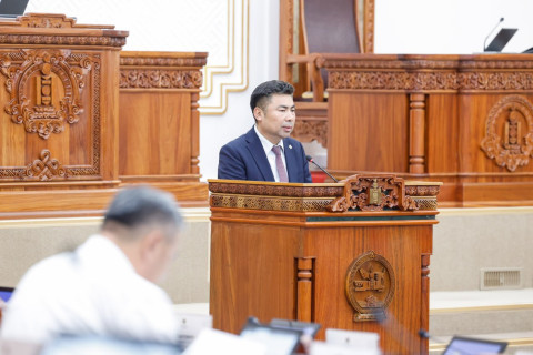 Төсвийн тодотголын төслийн гурав дахь хэлэлцүүлгийг эхлүүллээ