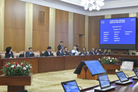 ХХНББХ: Гэр бүлийн хөгжлийг дэмжих тухай болон 2027 оны төсвийн тухай хуулийн төслүүдийг хэлэлцэв