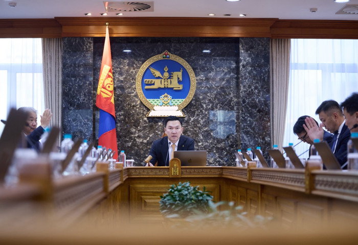 ТОМУУГААР ӨВДСӨН ХҮҮХДЭЭ АСАРЧ БАЙГАА ЭХ, ЭЦЭГ, АСРАН ХАМГААЛАГЧИД ЦАЛИНТАЙ ЧӨЛӨӨ ОЛГОХ, ЭСХҮЛ ЦАХИМААР АЖИЛЛУУЛНА