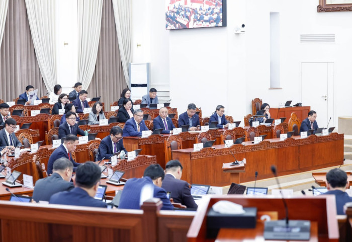 Иргэний хэрэг шүүхэд хянан шийдвэрлэх тухай хуульд нэмэлт, өөрчлөлт оруулах тухай, Гэр бүлийн хөгжлийг дэмжих тухай хуулийн төслийн хэлэлцэх эсэх хэлэлцүүлгийг эхлүүлэв