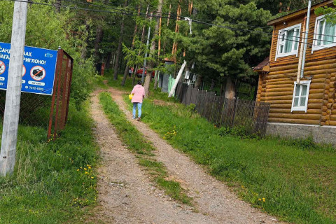 Нийслэлийн ногоон бүсэд орц, гарц хаасан, зөвшөөрсөн хэмжээнээс хэтрүүлэн хашаа барьсан зөрчлүүдийг арилгаж байна