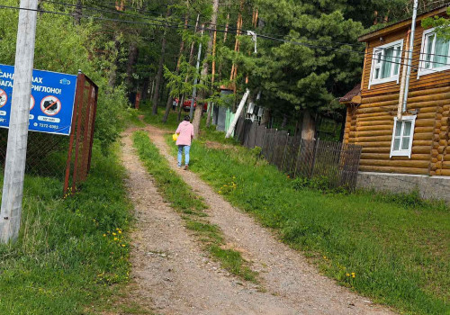 Нийслэлийн ногоон бүсэд орц, гарц хаасан, зөвшөөрсөн хэмжээнээс хэтрүүлэн хашаа барьсан зөрчлүүдийг арилгаж байна