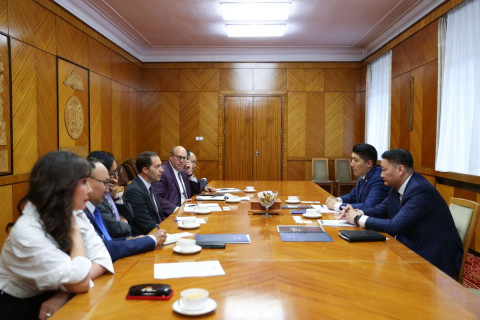 Монгол Улсын Ерөнхийлөгчийн зөвлөхүүд Монгол дахь Америкийн худалдааны танхимын Удирдах зөвлөлийн төлөөлөгчдийг хүлээн авч уулзлаа