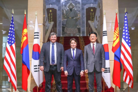 Монгол Улс, БНСУ, АНУ-ын гурван талт анхдугаар уулзалт болов