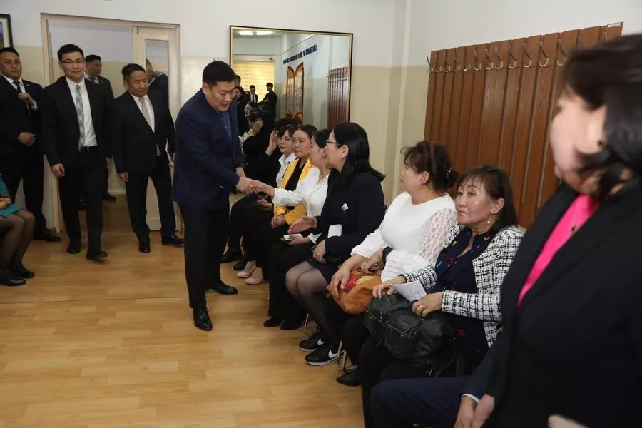 Ерөнхий сайд Л.Оюун-Эрдэнэ багш нарын төлөөлөлтэй уулзлаа
