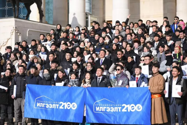 “Ерөнхийлөгчийн илгээлт-2100” тэтгэлэгт хөтөлбөрийн эздэд захиа, даалгавар гардуулан өгчээ