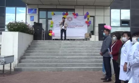 НИТХ-ын төлөөлөгч Б.Мягмар Ж.Алдаржавхлан нарын санаачилгаар ХУД-ийн ӨЭМТ-дэд 400 сая төгрөгийн нэн шаардлагатай тоног төхөөрөмж олгож байна.