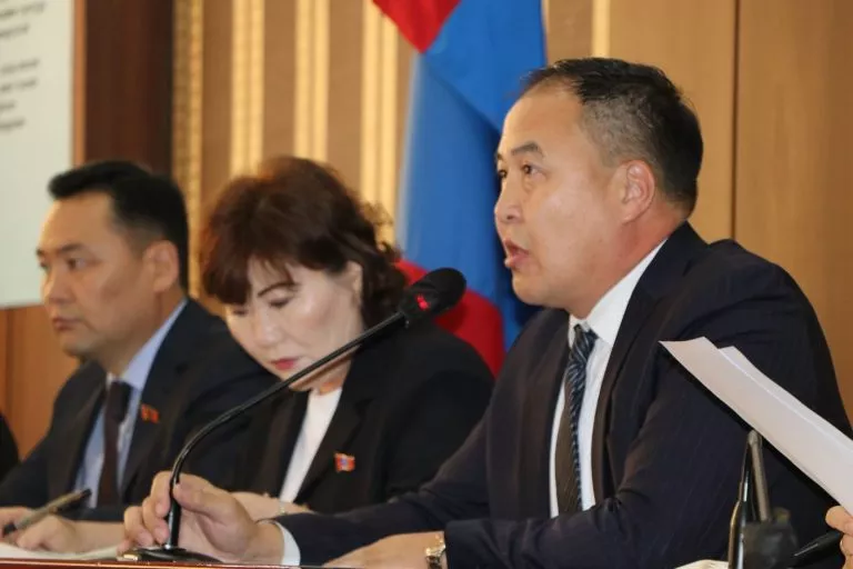 Ч.Раднаабазар:Төрийн албан хаагчид хариуцлагаа өндөржүүлж, хандлагаа өөрчлөх цаг болсон