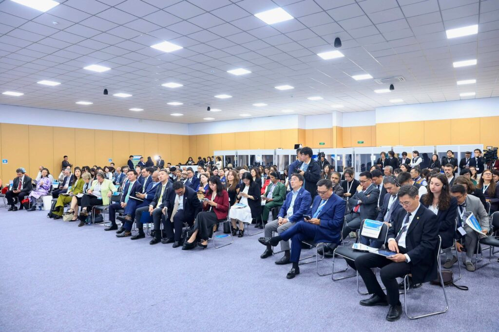 А.Үйлстөгөлдөр: Улс орнууд цэрэг, зэвсэглэлдээ зарцуулдаг 2.9 их наяд ам.долларыг байгаль эхдээ зориулсан бол асар их эерэг нөлөө үзүүлэх байсныг дэлхий нийтээрээ бодох цаг иржээ
