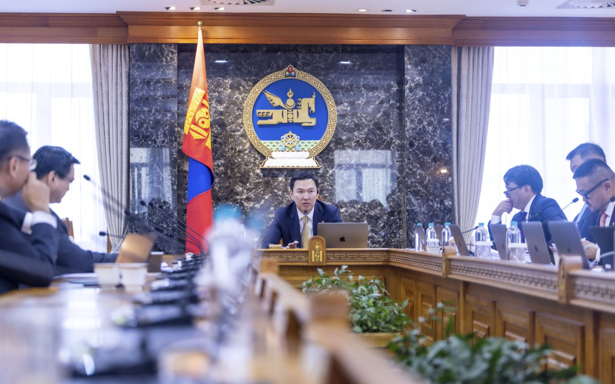Ерөнхий сайд есөн шийдвэрээ танилцуулав