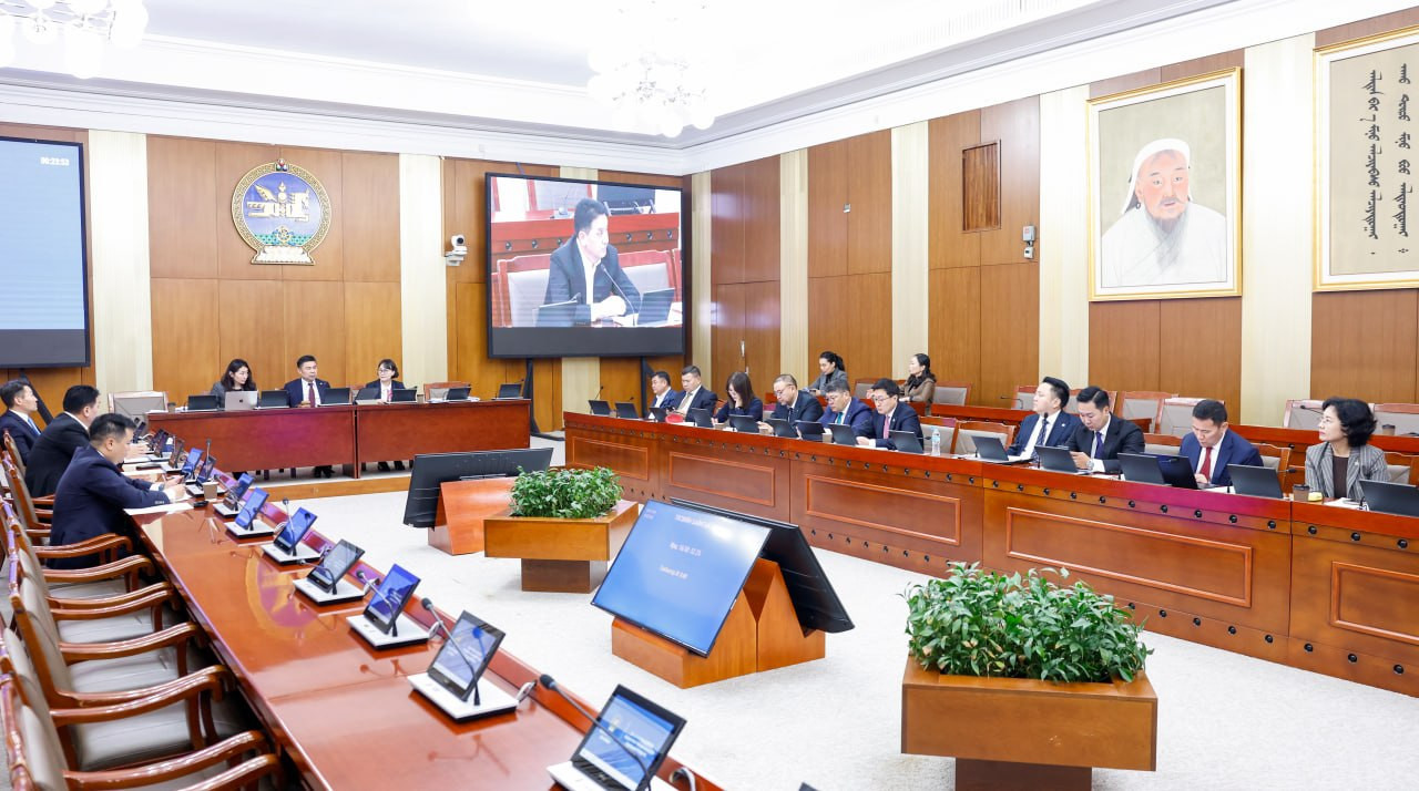 ТБХ:Монгол Улсын 2026 оны төсвийн тухай хуульд өөрчлөлт оруулах тухай хуулийн төсөлтэй хамт өргөн мэдүүлсэн хууль, тогтоолын төслүүдийн анхны хэлэлцүүлгийг хийлээ