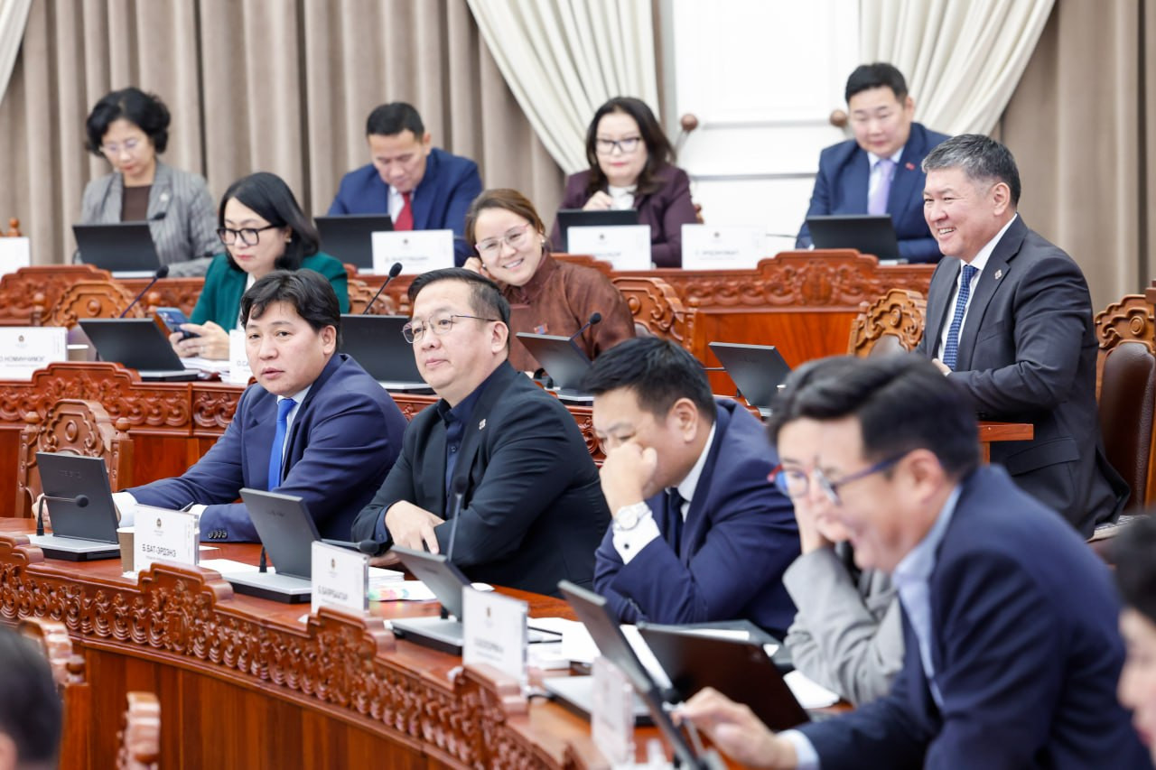 Төсвийн тодотголын төсөлтэй хамт өргөн мэдүүлсэн хууль, тогтоолын төслүүдийн анхны хэлэлцүүлгийг хийлээ