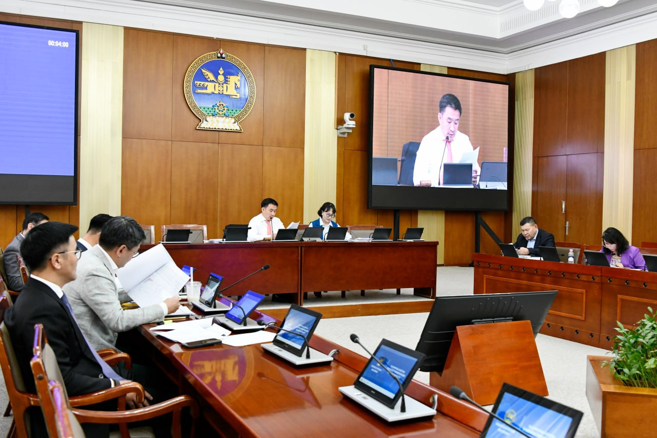 Төсвийн зарлагын хяналтын дэд хороо Монгол Улсын 2027 оны төсвийн тухай хуулийн төслүүдийн гурав дахь хэлэлцүүлгийг хийлээ