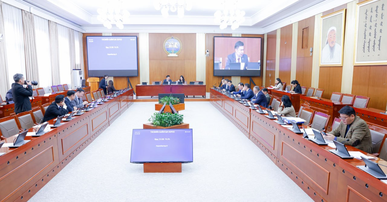 ТБХ: Монгол Улсын 2027 оны төсвийн тухай хуулийн төслүүдийн гурав дахь хэлэлцүүлгийг хийж, зарчмын зөрүүтэй саналын томьёоллуудаар санал хураалт явуулав